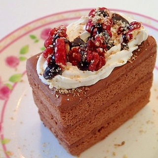 ホイップとダブル胡桃のチョコレートケーキ